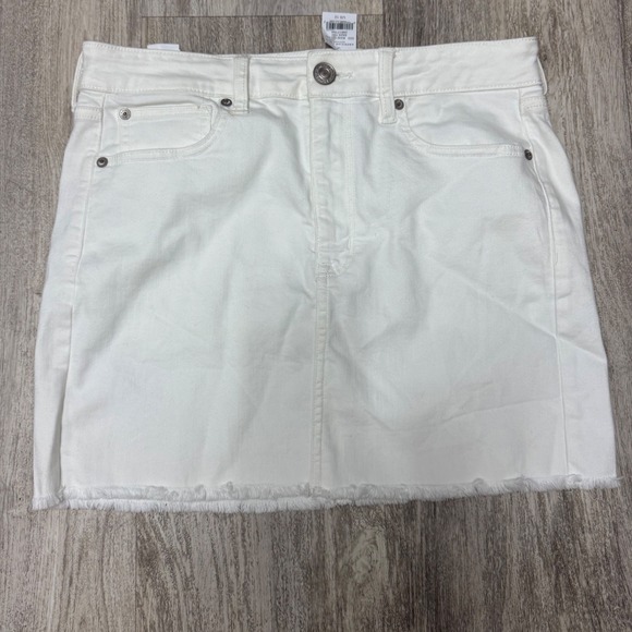 American Eagle‎ Outfitters White Denim Mini Skirt Hi-Rise Frayed Hem Sz 12 NWT - Picture 2 of 9